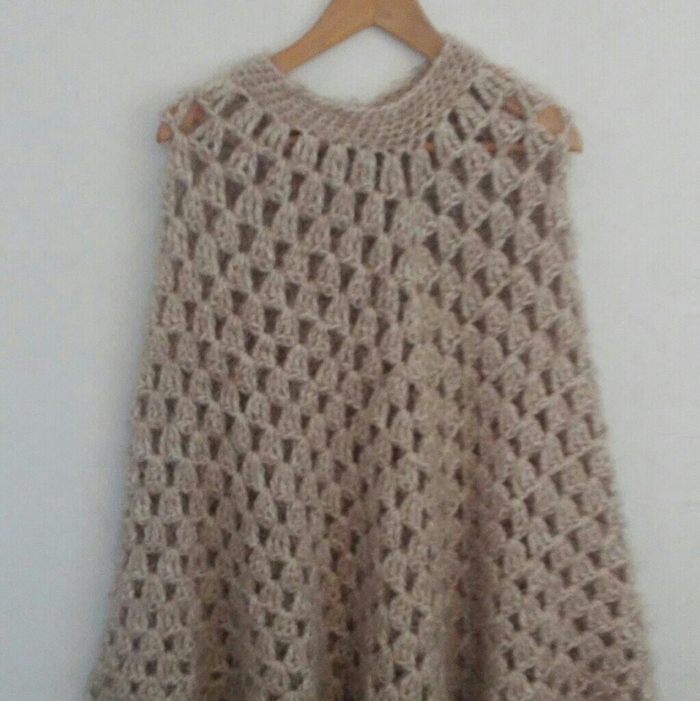 Poncho handmade beige